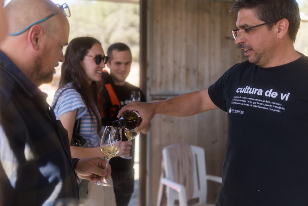 grup de persones reunides a la cometa