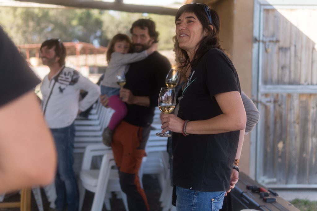 grup de persones reunides a la cometa