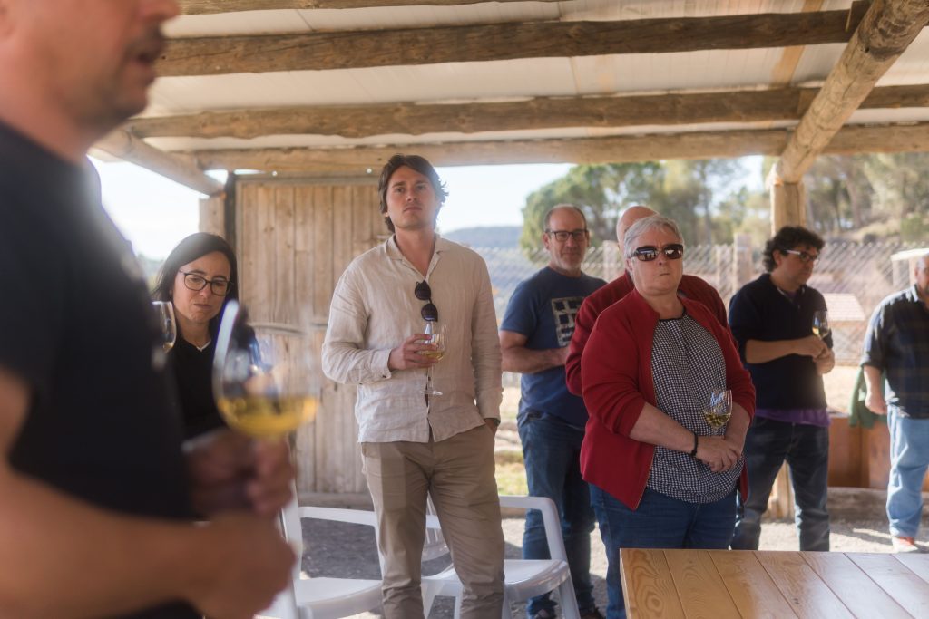 grup de persones reunides a la cometa