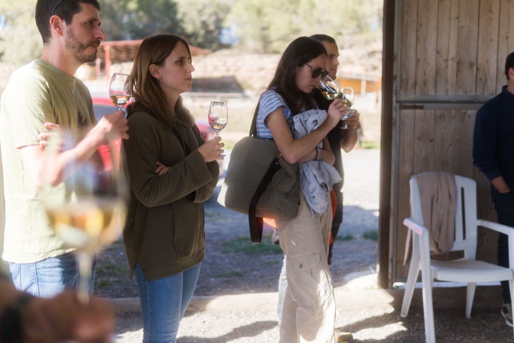 grup de persones reunides a la cometa