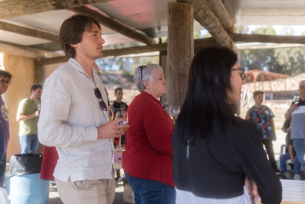grup de persones reunides a la cometa